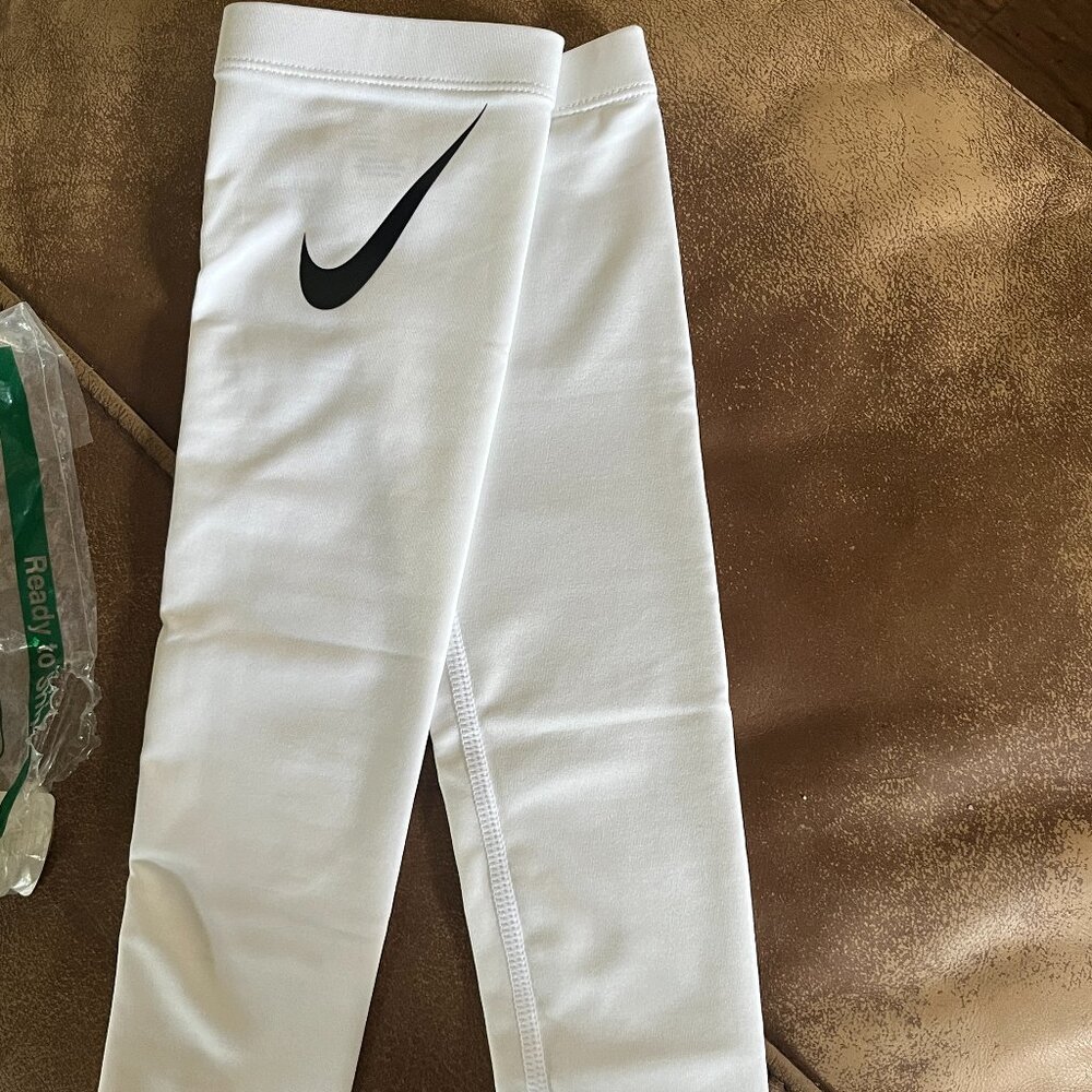 New NIKE Pro Adult Dri-FIT 3.0 Arm Sleeves Size S/M